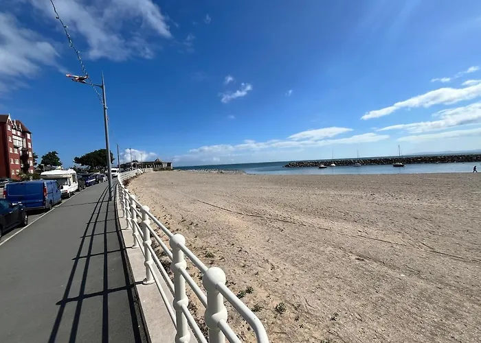 Stunning 2 Bedroom Sea View Apartment With Parking