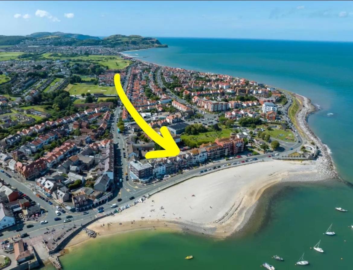 Stunning 2 Bedroom Sea View With Parking Apartment Rhos-on-Sea