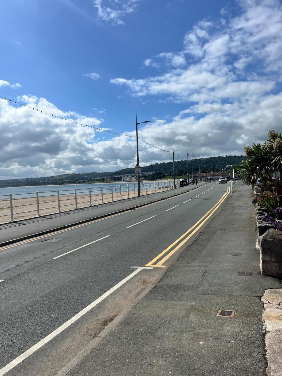 Stunning 2 Bedroom Sea View With Parking Apartment