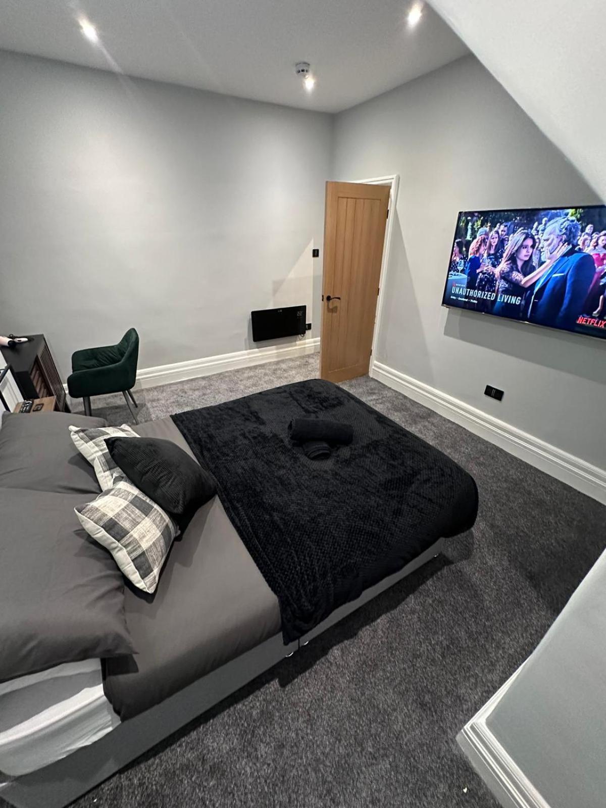 Stunning 2 Bedroom Sea View With Parking Apartment
