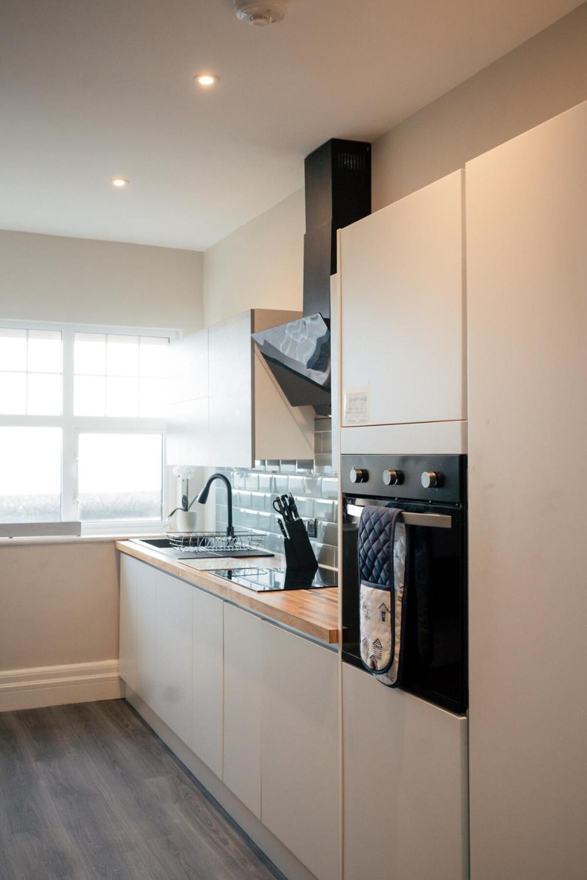 Stunning 2 Bedroom Sea View With Parking *