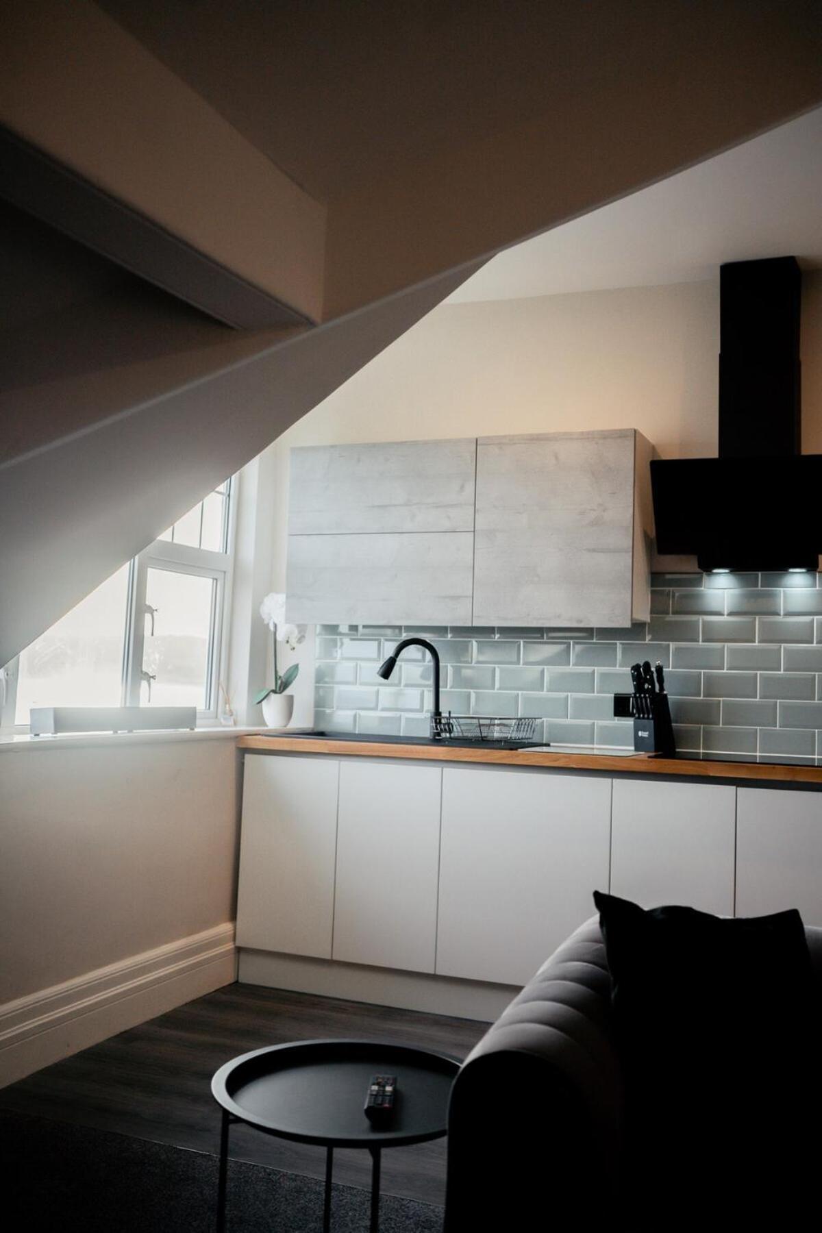 Stunning 2 Bedroom Sea View With Parking *